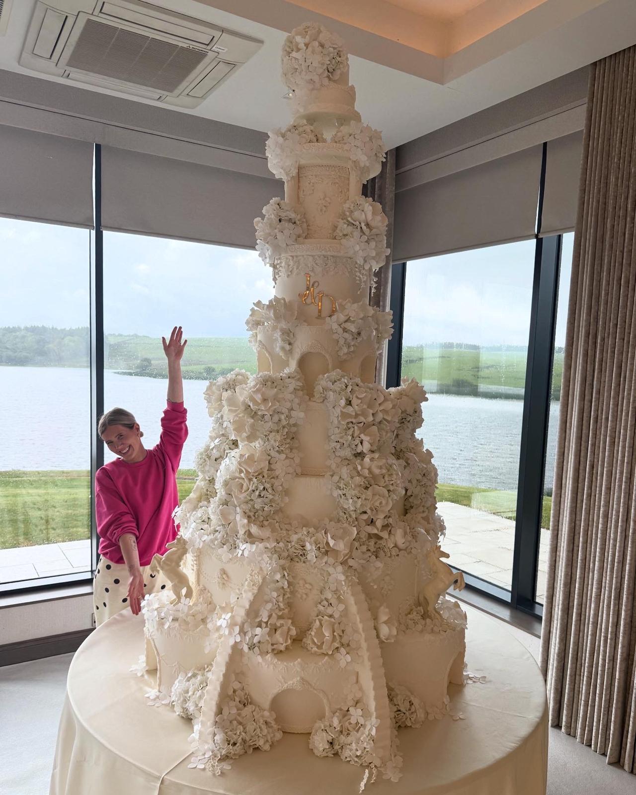 Luxury white wedding cake